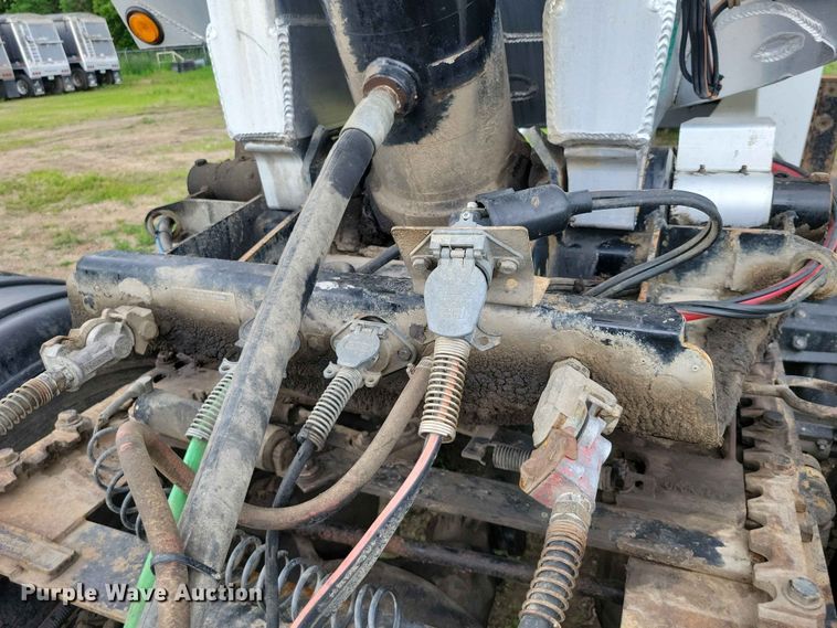 image for item EA2375 2015 Mac  end dump trailer
