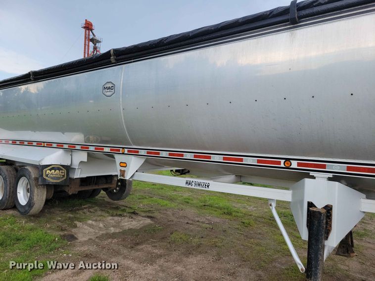 image for item EA2375 2015 Mac  end dump trailer