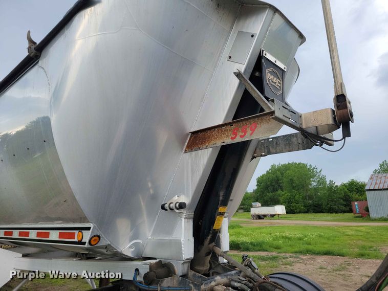 image for item EA2375 2015 Mac  end dump trailer