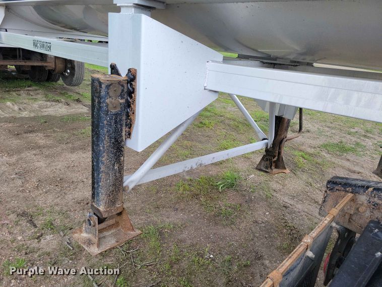 image for item EA2375 2015 Mac  end dump trailer