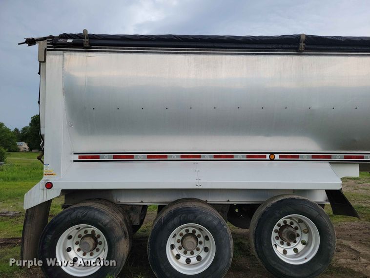 image for item EA2375 2015 Mac  end dump trailer