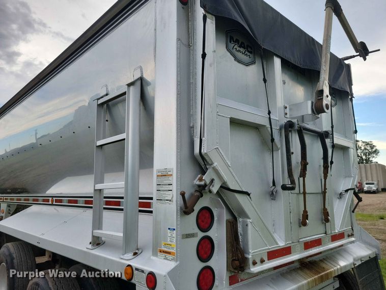image for item EA2375 2015 Mac  end dump trailer