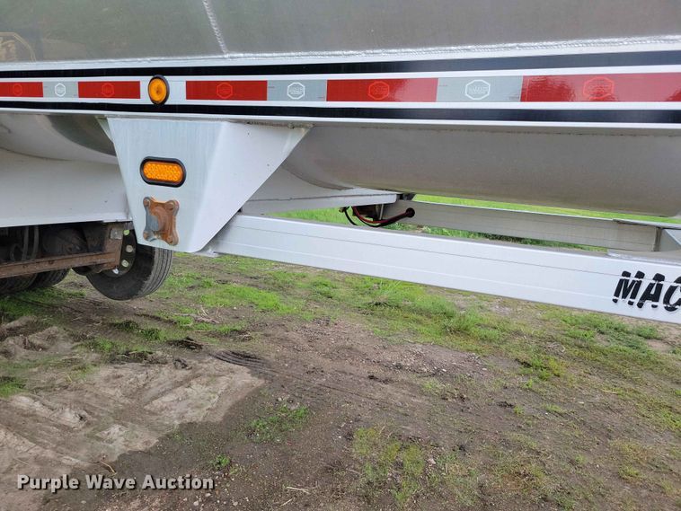 image for item EA2375 2015 Mac  end dump trailer