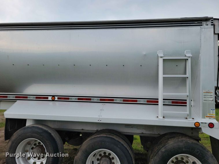 image for item EA2375 2015 Mac  end dump trailer