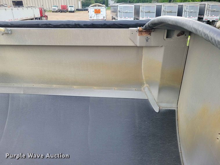 image for item EA2375 2015 Mac  end dump trailer