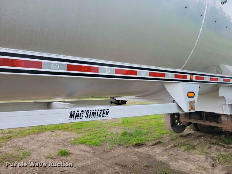 image for item EA2375 2015 Mac  end dump trailer