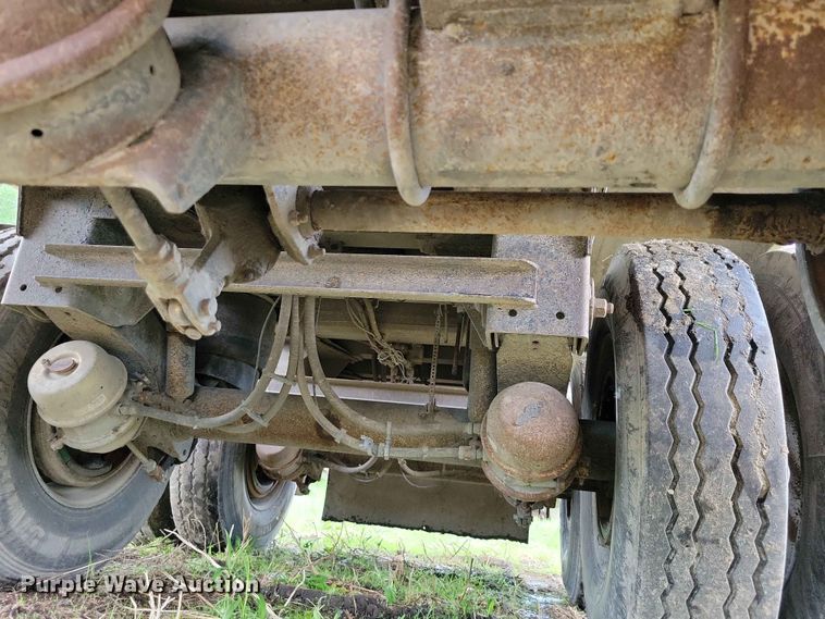 image for item EA2375 2015 Mac  end dump trailer