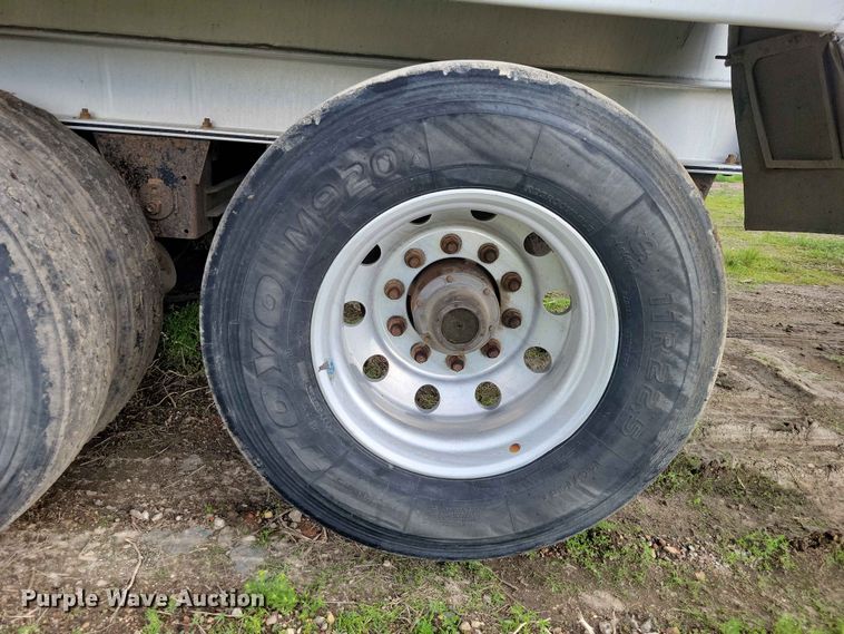 image for item EA2375 2015 Mac  end dump trailer