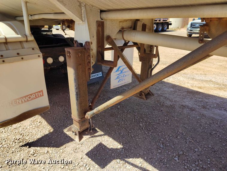 image for item ED0101 1978 Beall tank trailer