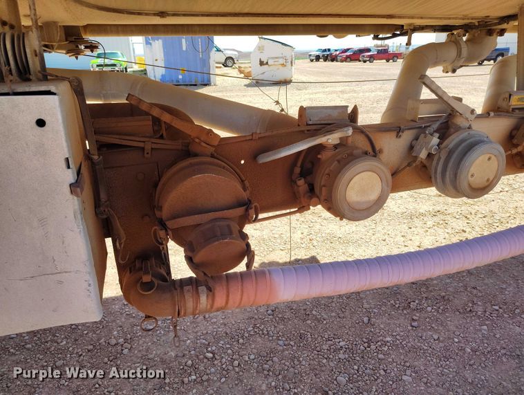 image for item ED0101 1978 Beall tank trailer
