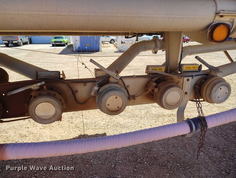 image for item ED0101 1978 Beall tank trailer