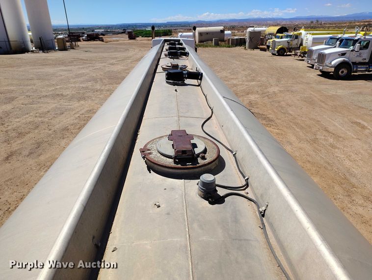 image for item ED0101 1978 Beall tank trailer