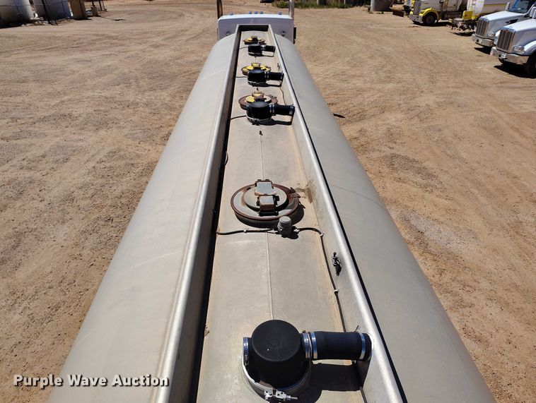 image for item ED0101 1978 Beall tank trailer
