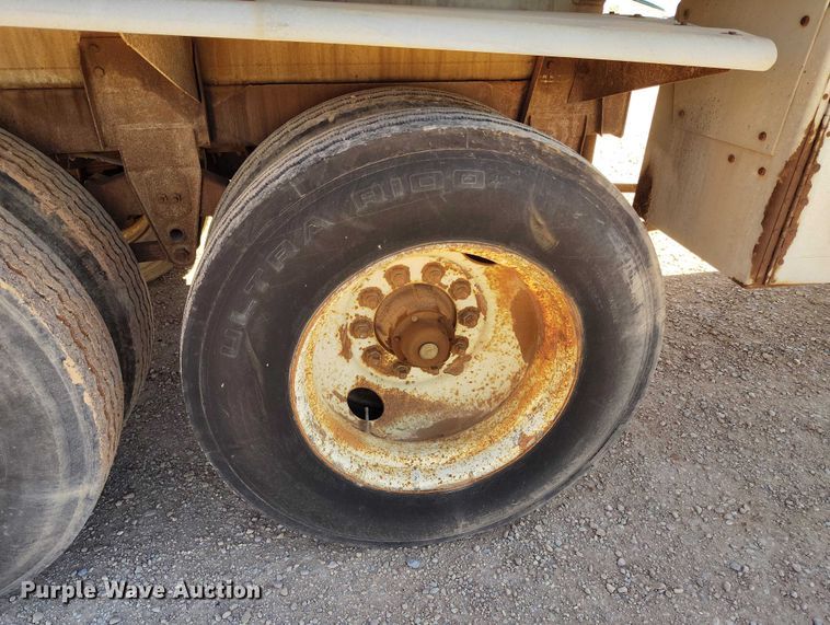 image for item ED0101 1978 Beall tank trailer