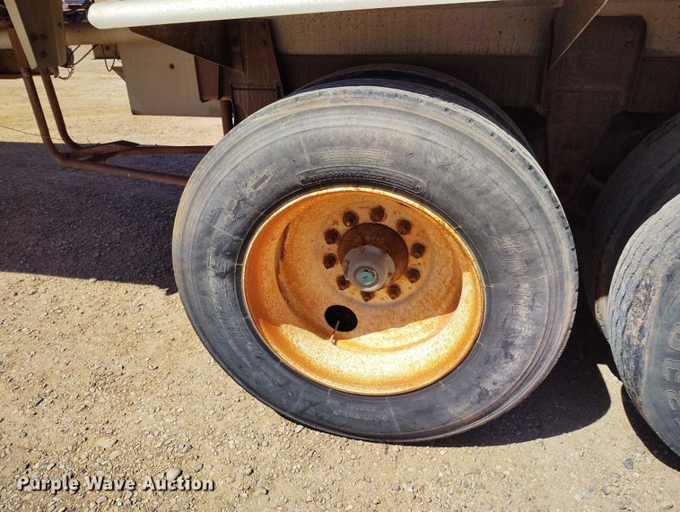 image for item ED0101 1978 Beall tank trailer