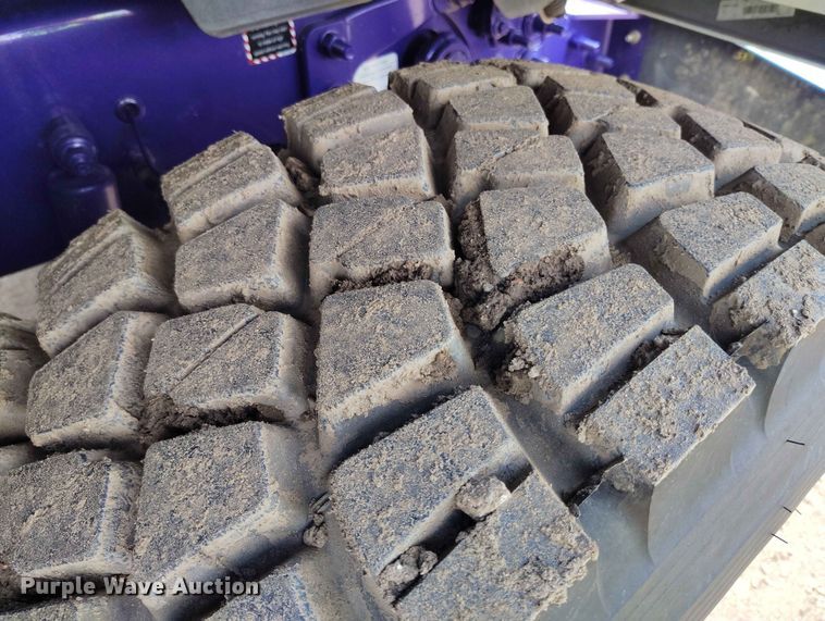 image for item ED0127 2023 Mack Granite roll-off container truck