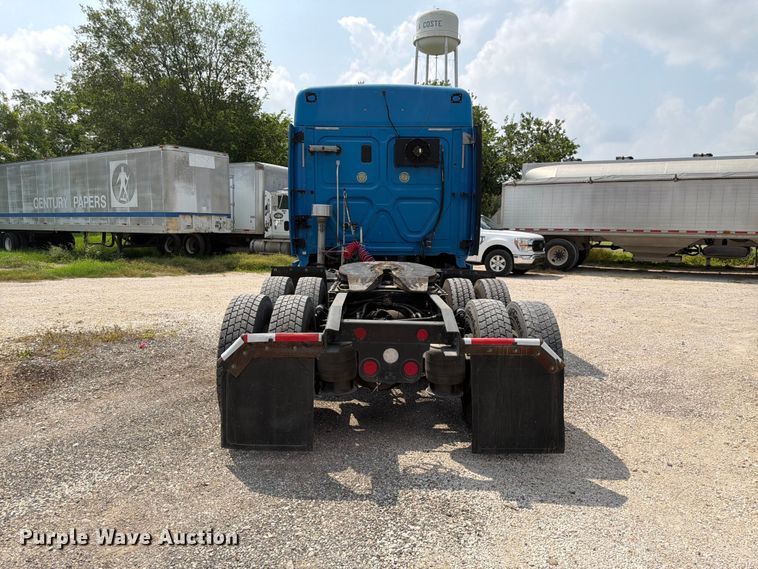 image for item ED5303 2015 Freightliner Cascadia semi truck