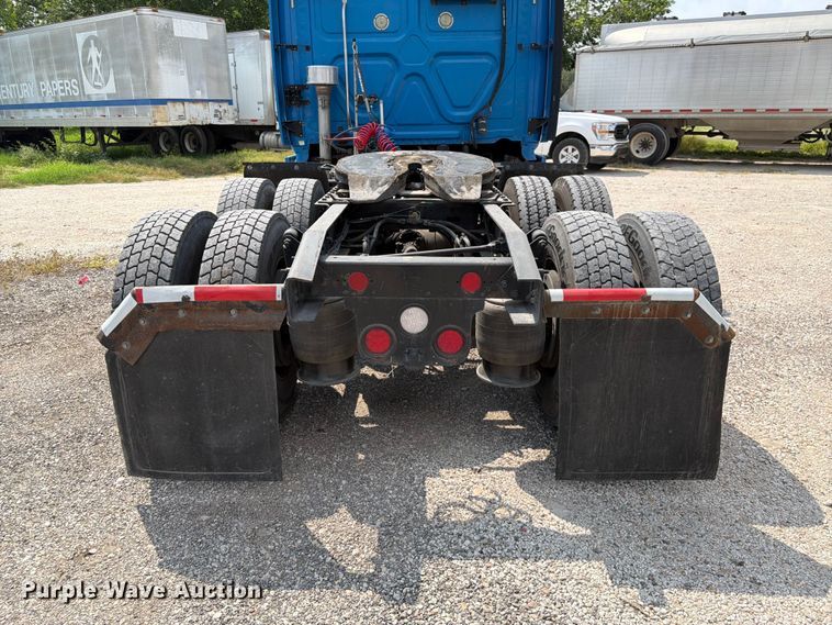 image for item ED5303 2015 Freightliner Cascadia semi truck