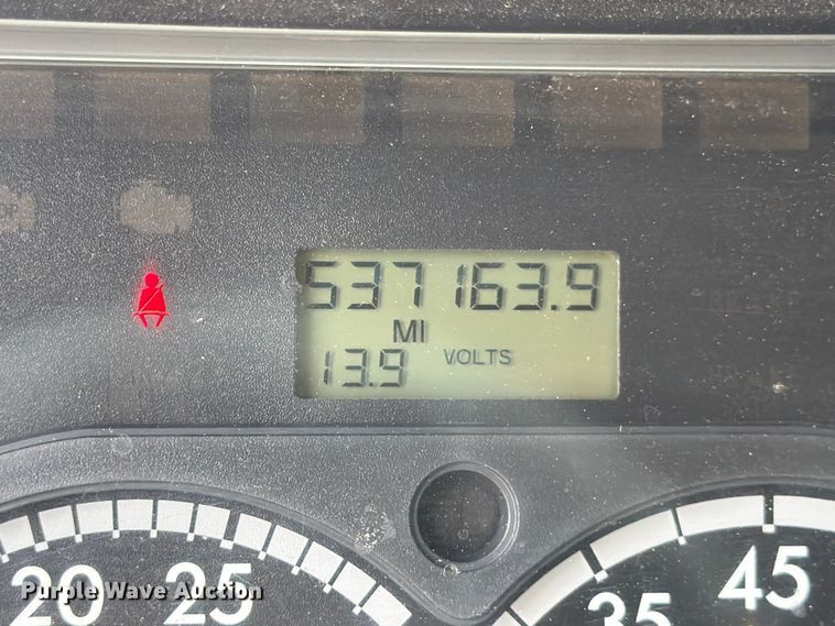 image for item ED5303 2015 Freightliner Cascadia semi truck