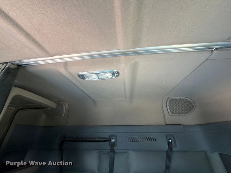 image for item ED5303 2015 Freightliner Cascadia semi truck