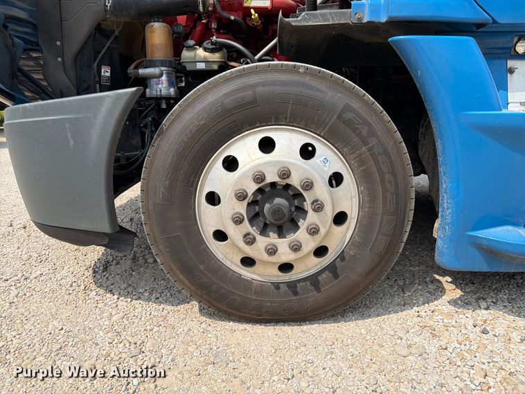 image for item ED5303 2015 Freightliner Cascadia semi truck