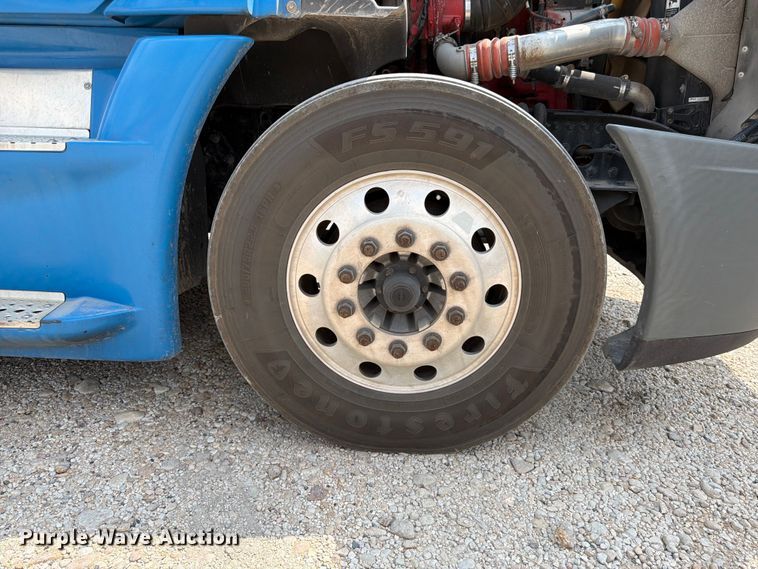 image for item ED5303 2015 Freightliner Cascadia semi truck