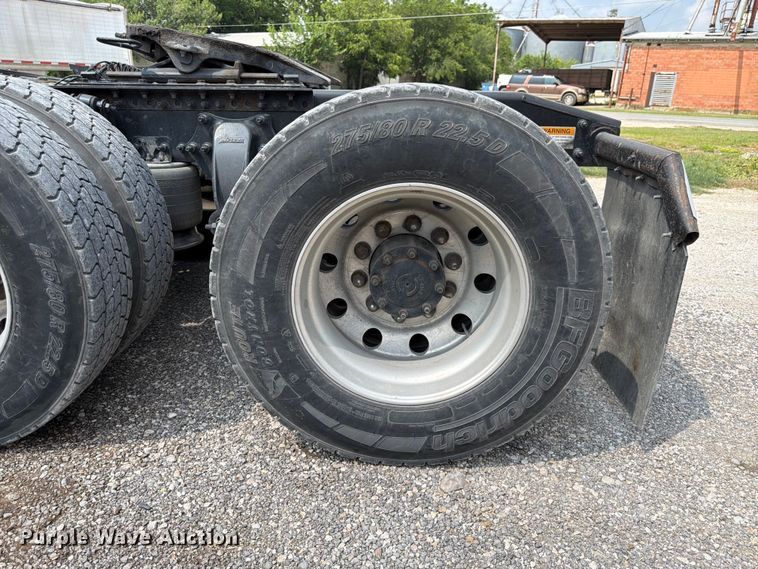 image for item ED5303 2015 Freightliner Cascadia semi truck