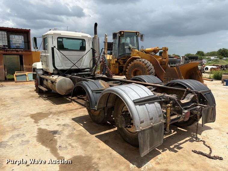 image for item ED5312 2001 Mack CL733 semi truck