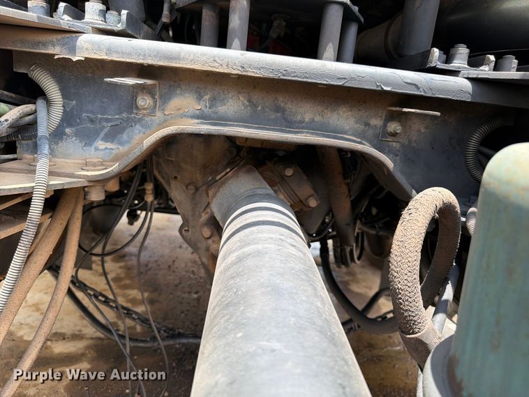 image for item ED5312 2001 Mack CL733 semi truck