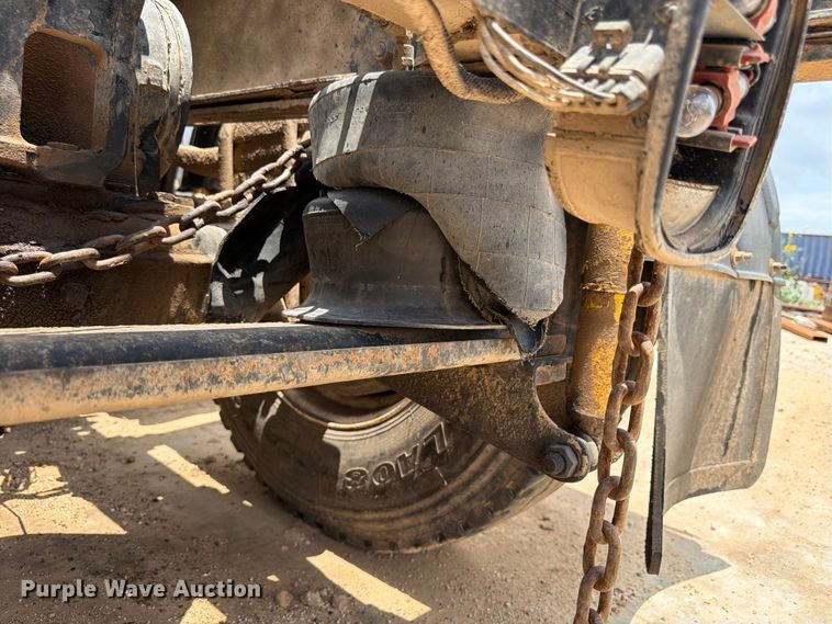 image for item ED5312 2001 Mack CL733 semi truck