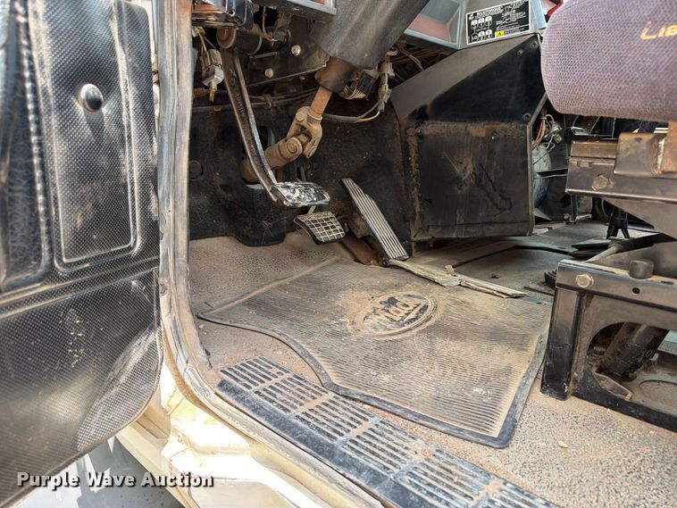 image for item ED5312 2001 Mack CL733 semi truck