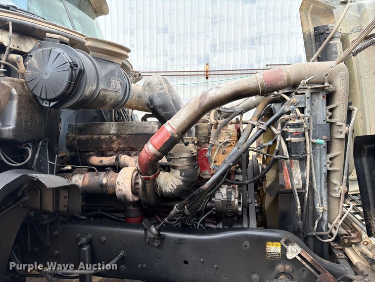 image for item ED5312 2001 Mack CL733 semi truck