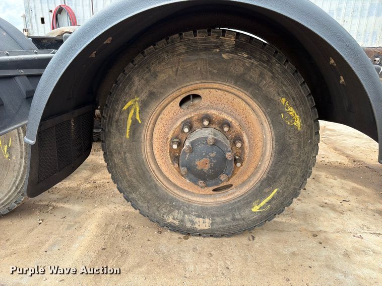 image for item ED5312 2001 Mack CL733 semi truck