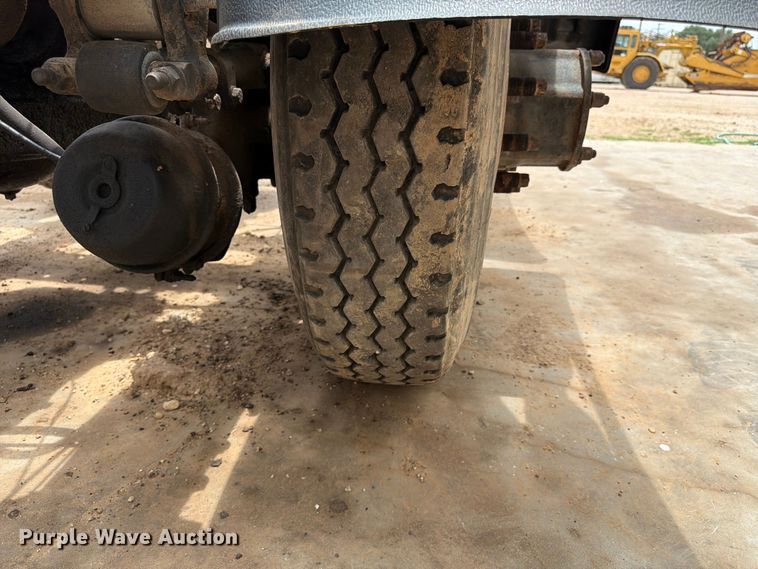 image for item ED5312 2001 Mack CL733 semi truck