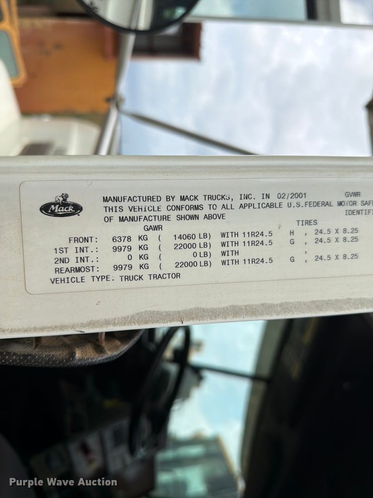 image for item ED5312 2001 Mack CL733 semi truck