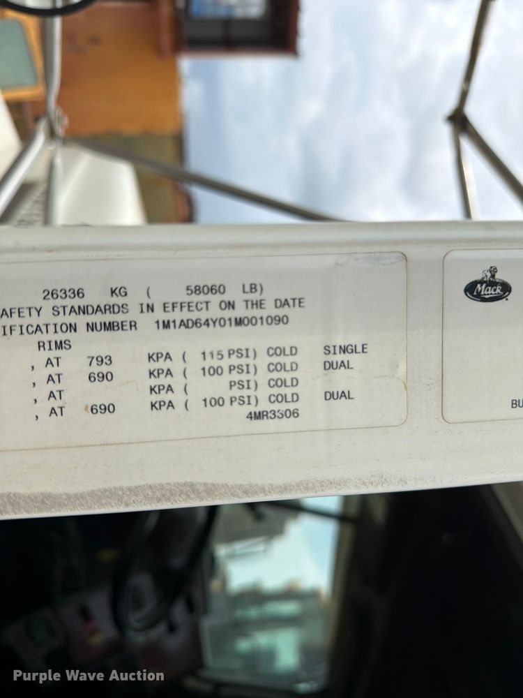 image for item ED5312 2001 Mack CL733 semi truck