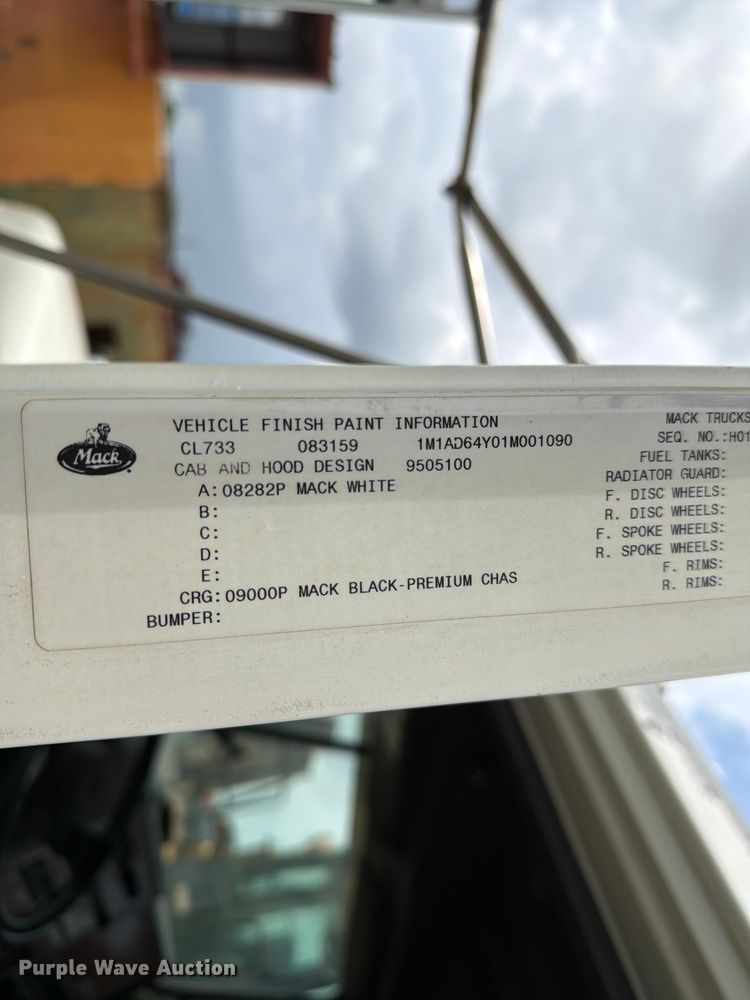 image for item ED5312 2001 Mack CL733 semi truck