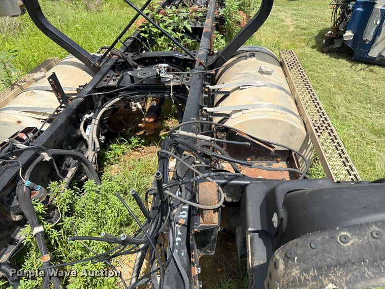image for item ED5315 2003 Mack CL700 truck cab and chassis