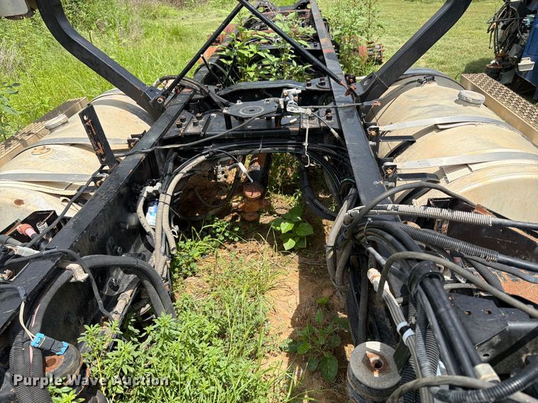 image for item ED5315 2003 Mack CL700 truck cab and chassis