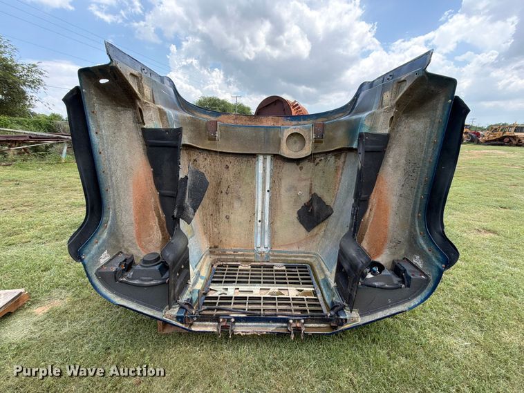 image for item ED5315 2003 Mack CL700 truck cab and chassis
