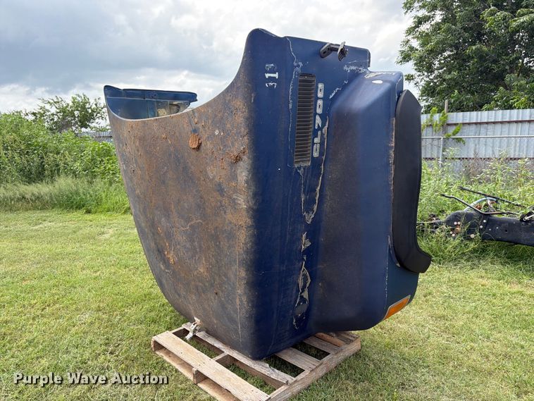 image for item ED5315 2003 Mack CL700 truck cab and chassis