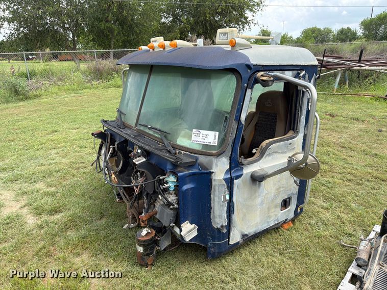 image for item ED5315 2003 Mack CL700 truck cab and chassis