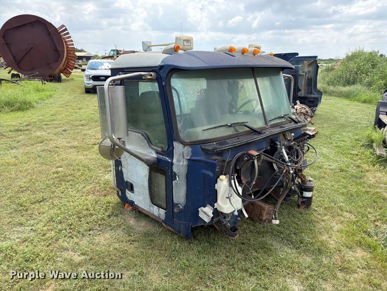 image for item ED5315 2003 Mack CL700 truck cab and chassis