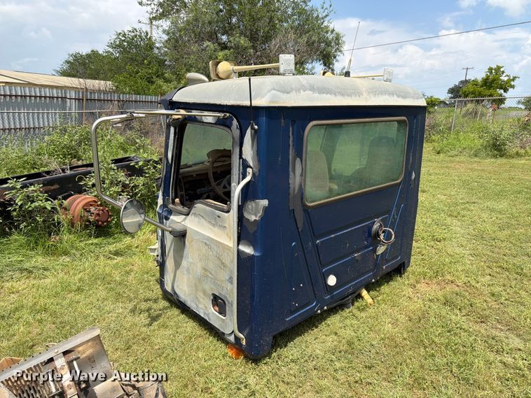 image for item ED5315 2003 Mack CL700 truck cab and chassis