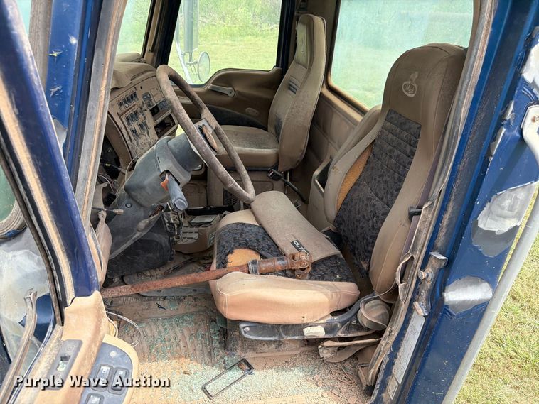 image for item ED5315 2003 Mack CL700 truck cab and chassis