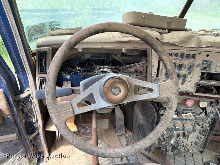 image for item ED5315 2003 Mack CL700 truck cab and chassis