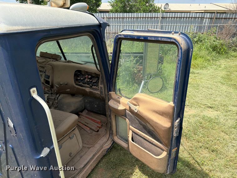 image for item ED5315 2003 Mack CL700 truck cab and chassis
