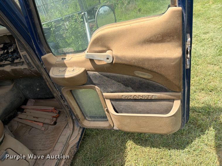 image for item ED5315 2003 Mack CL700 truck cab and chassis