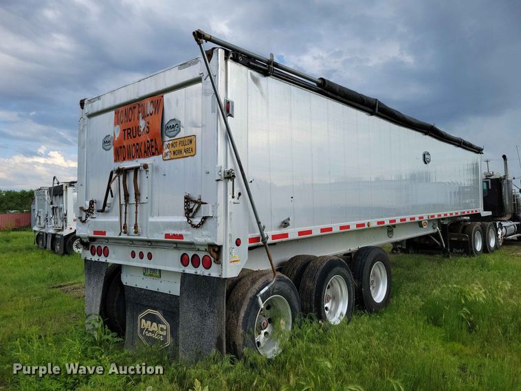 image for item EE1054 2015 Mac end dump trailer
