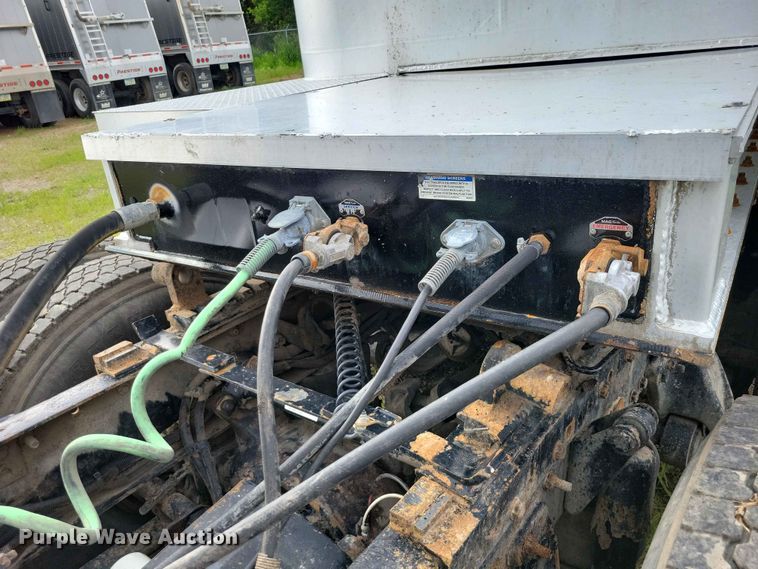 image for item EE1054 2015 Mac end dump trailer